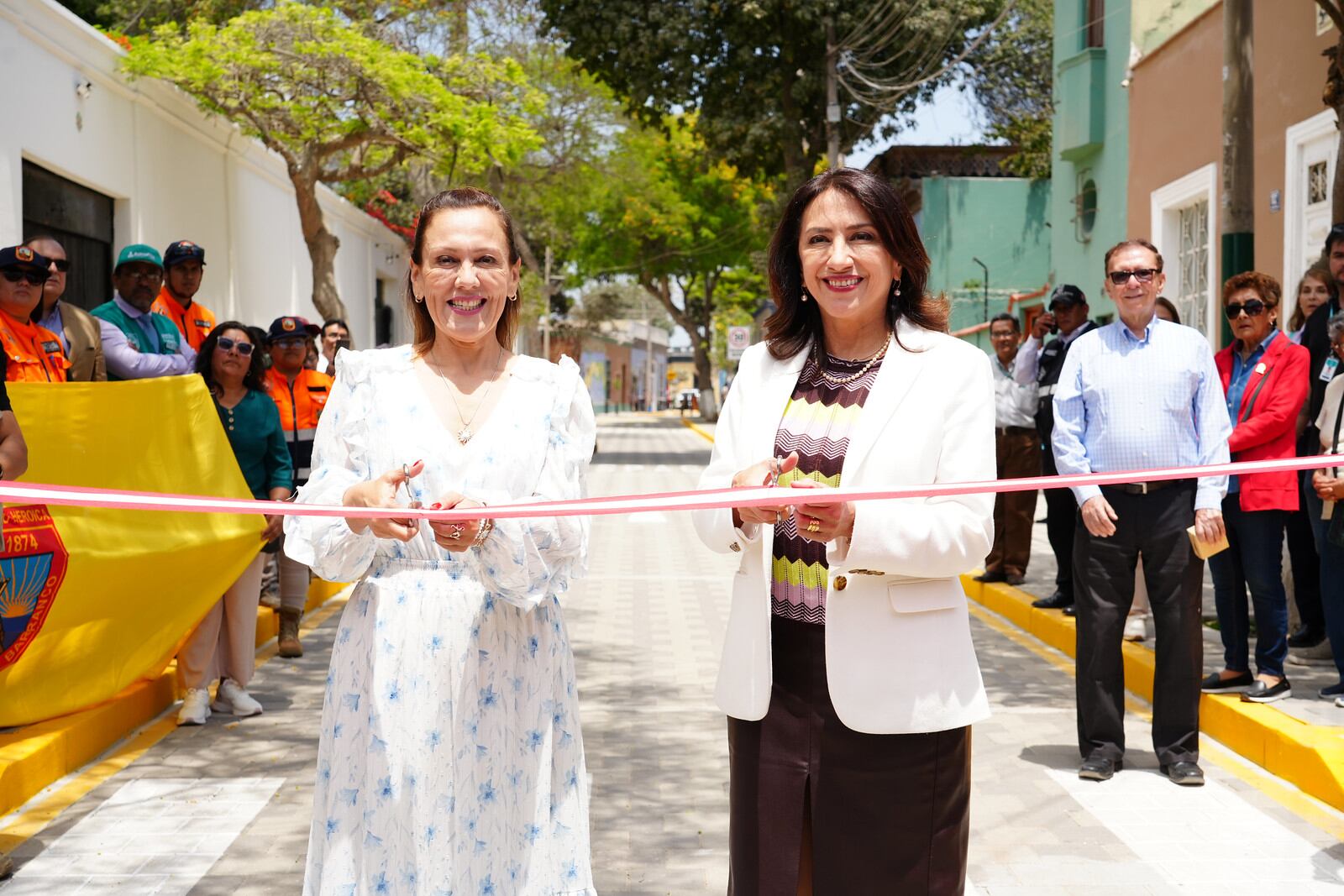 La intervención contempló la incorporación de mobiliario urbano renovado, así como la colocación de señalización vertical y horizontal en las calles intervenidas. Foto: Gobierno del Perú