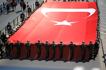 Bandera turca
REUTERS/Cagla Gurdogan