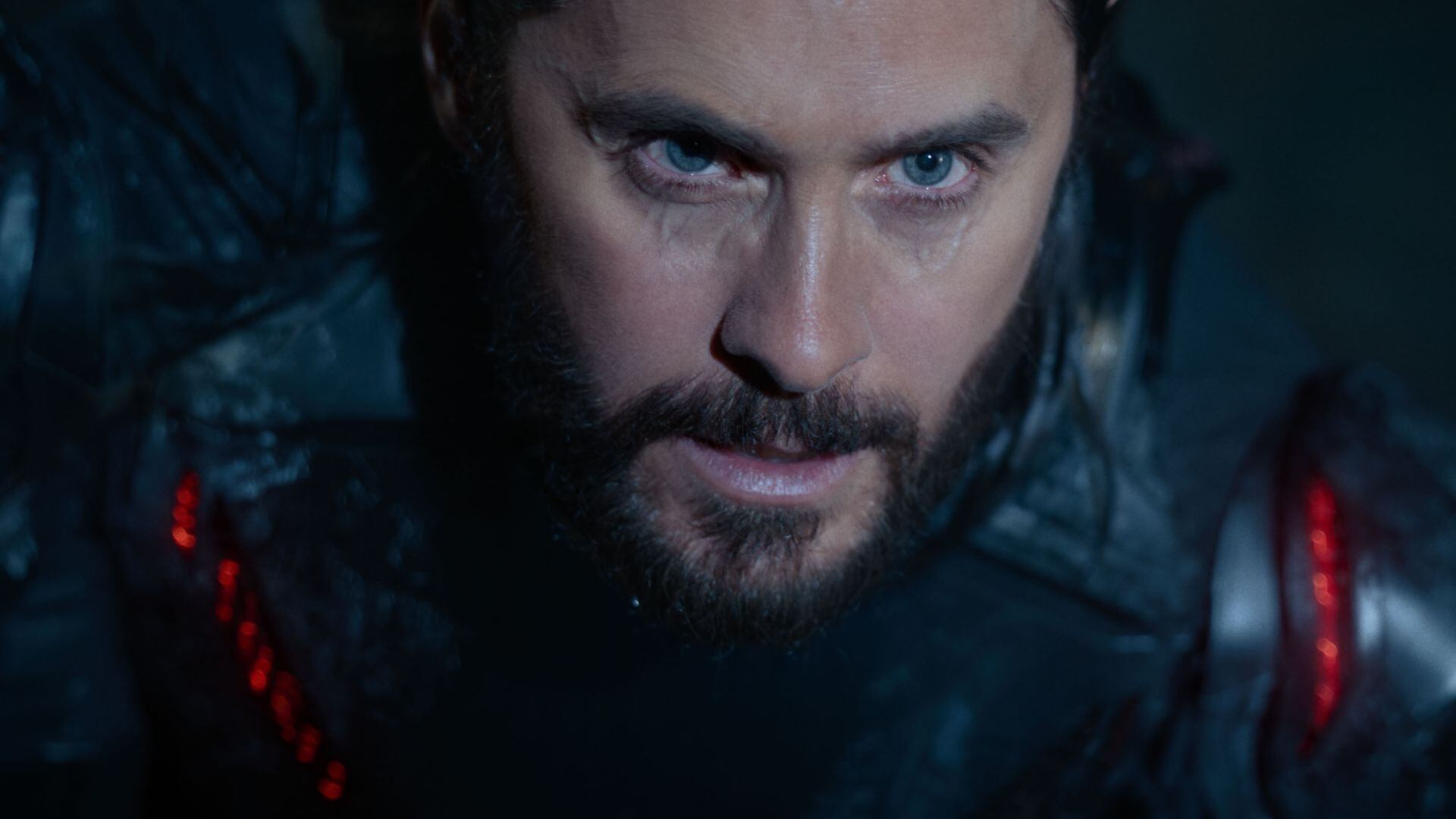 Jared Leto encarna a un programa digital enviado al mundo real en una nueva entrega de la saga