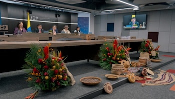 La JEP imputó a diez exmandos de las Farc por crímenes de guerra y lesa humanidad y reconoció al territorio ancestral como víctima del conflicto