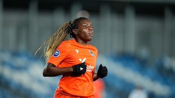 La delantera Edna Imade finaliza