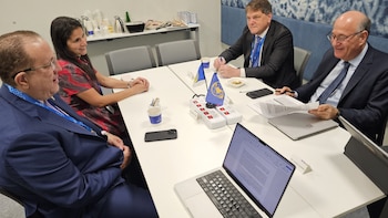 República Dominicana y el Banco Interamericano de Desarrollo firmaron un acuerdo de cooperación técnica para mitigar el impacto del precio de los combustibles. (Foto cortesía Ministro de Hacienda)
