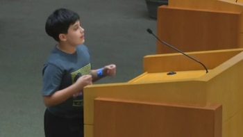 Un joven de 12 años impulsa nuevas reglas para bicicletas eléctricas en el condado de Orange