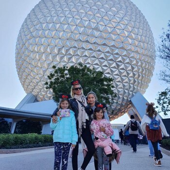 Nicole Neumann junto con sus