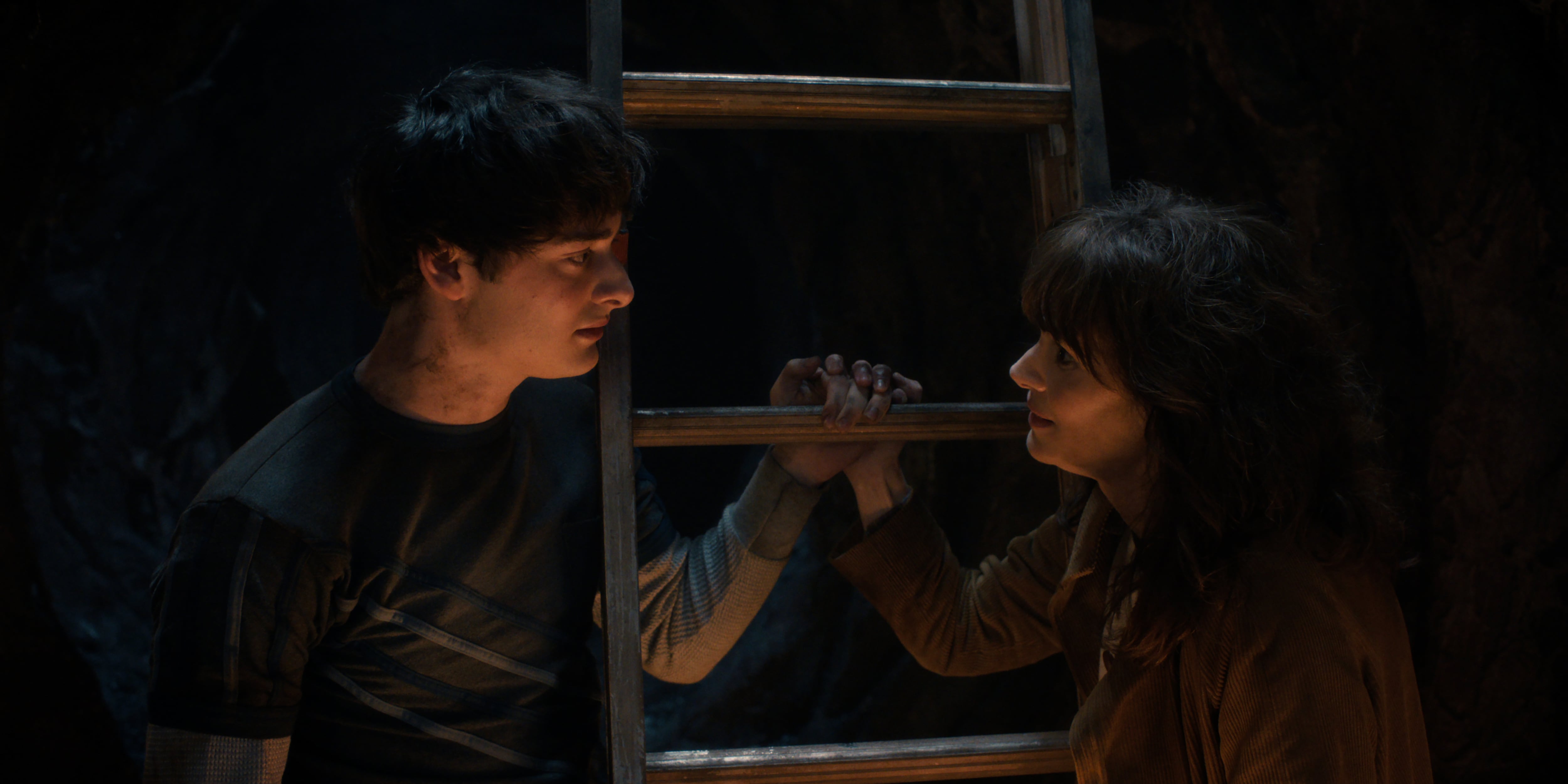 STRANGER THINGS: SEASON 5. (L to R) Noah Schnapp as Will Byers and Winona Ryder as Joyce Byers in Stranger Things: Season 5. Cr. Courtesy of Netflix/Netflix © 2025