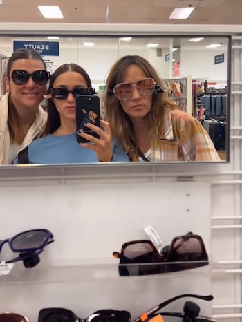 Con un carrete de imágenes divertidas Verónica Lozano compartió su intimidad familiar por el cumpleaños 17 de su hija Antonia (Instagram)