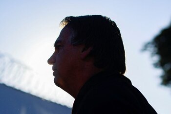 Foto del jueves del expresidente de Brasil Jair Bolsonaro en el aeropuerto internacional de Brasilia
Jun 29, 2023. REUTERS/Adriano Machado/