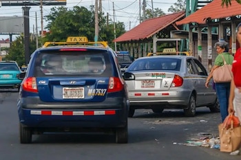El Instituto Regulador del Transporte del Municipio de Managua exige una antigüedad máxima de diez años para las unidades del servicio selectivo. (Foto: Vos TV)
