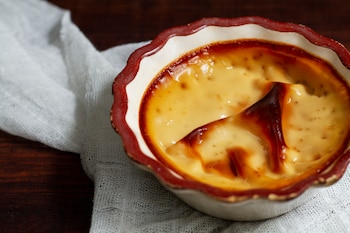 La crema catalana se elabora