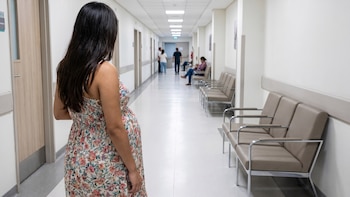 Destacan especialistas de la UNAM factores para que más jóvenes en México decidan no tener hijos