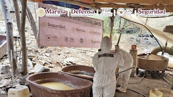Marina asesta golpe millonario al narcotráfico: decomisan 2.3 toneladas de metanfetamina en Sinaloa