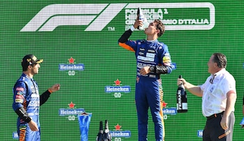 El shoey, la costumbre australiana