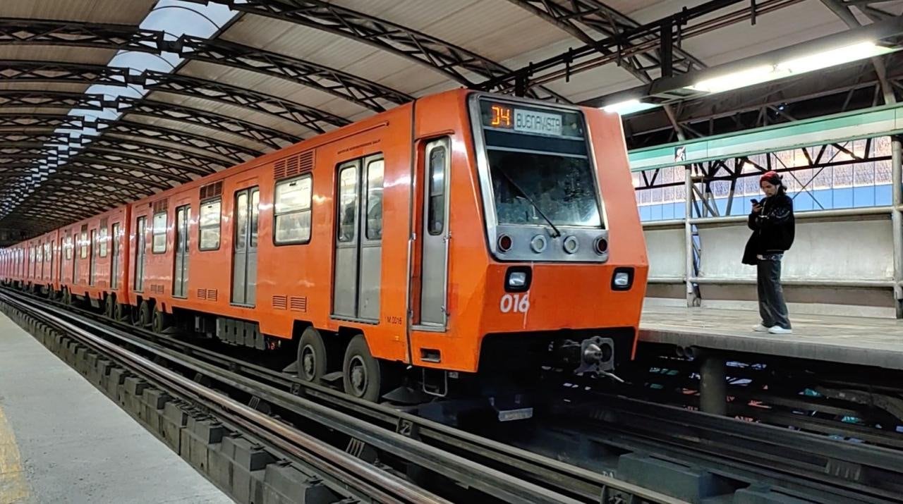 Metro y Metrobús CDMX hoy 5 de febrero EN VIVO: retraso en Línea 2