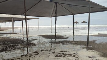 Playa de Tacna afectada por