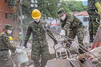 El presidente afirmó que en su gobierno no habrá tolerancia con quienes desvíen recursos para las víctimas del sismo - crédito @COL_EJERCITO/X