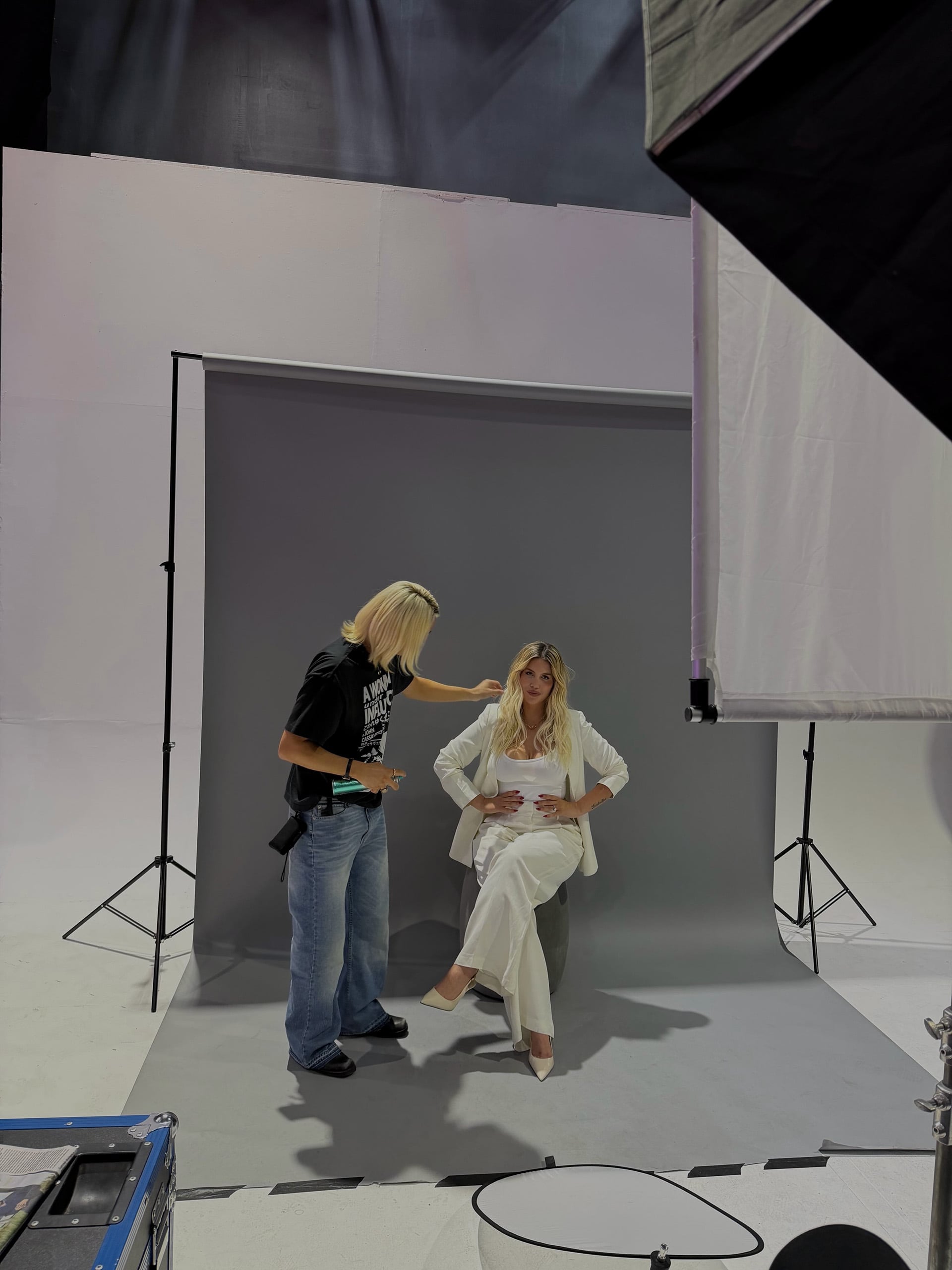Wanda Nara mostró imágenes de trabajo en un estudio fotográfico y en el backstage de MasterChef Celebrity