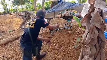 Una intervención sorprendió a los mineros clandestinos en la frontera con Nicaragua. El hallazgo reveló infraestructuras ocultas y materiales de alto valor. Las autoridades insisten en intensificar los controles en la región (Foto cortesía Fuerza Pública)