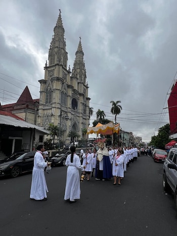 El Salvador celebró con gozo y fervor la solemnidad por el Cuerpo y la Sangre de Cristo
