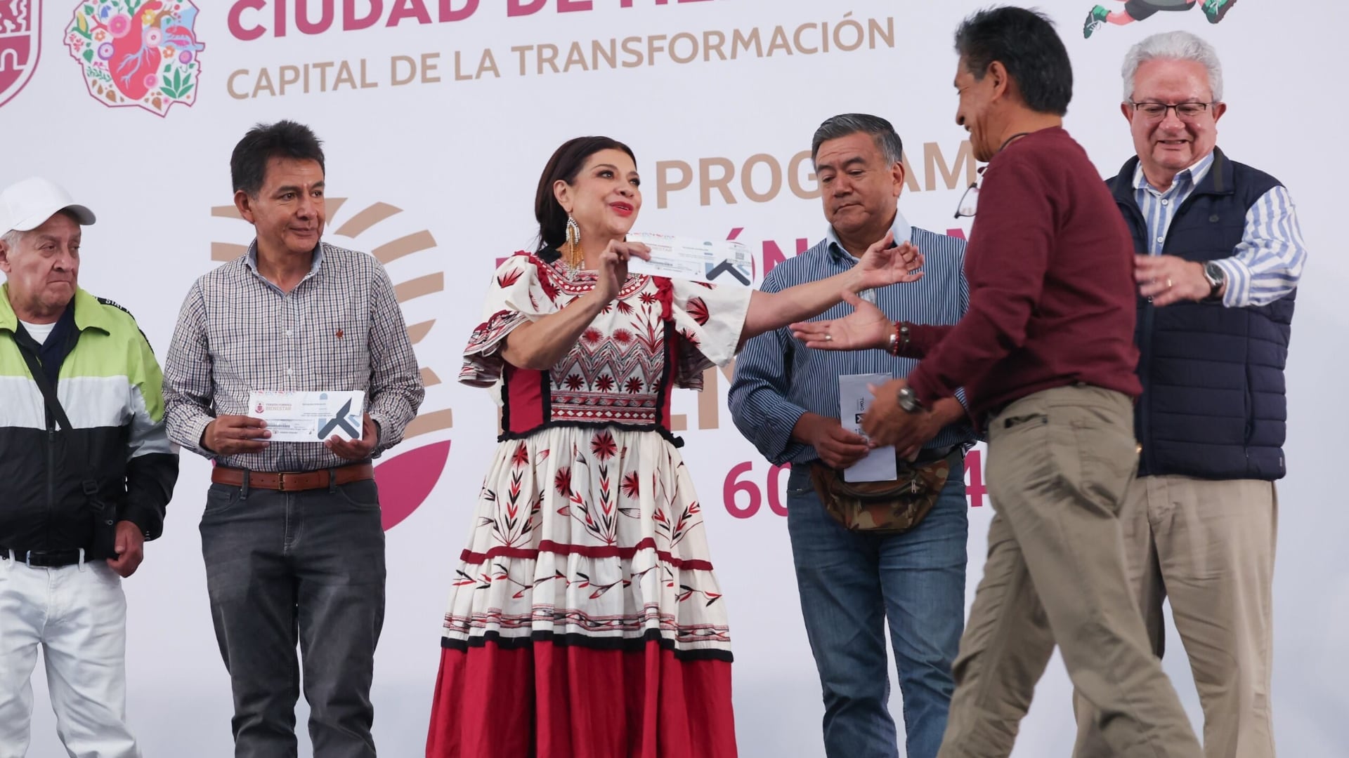 Clara Brugada incorpora a beneficiarios del programa Pensión Hombres Bienestar