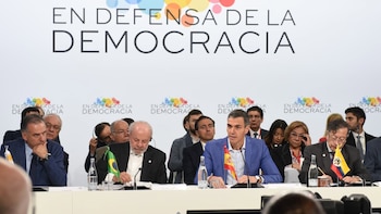 Sánchez pide defender la democracia ante la guerra: "No basta con resistir, tenemos que proponer"