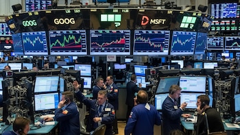 Monedas, bonos, acciones, commodigies, mercados