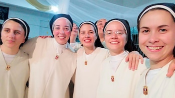 Con las hermanas Paola, Marce,