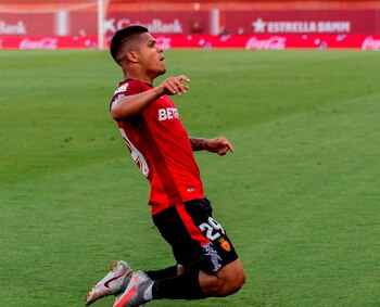 El delantero colombiano Camilo ""Cucho""