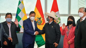 Pedro Castillo llegó a Bolivia