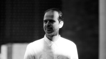 Moreno Veloso publicó "Mundo paralelo",