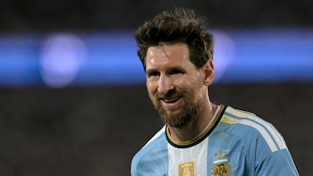 Un famoso árbitro español destacó el “noble” rasgo de Lionel Messi: “Nos podía haber echado en contra a 100 mil personas por partido”