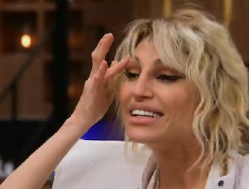 Vicky mostró su herida en