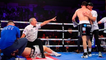 El impactante nocaut durante una pelea que estremeció al mundo del boxeo: “Su carrera se acabó”