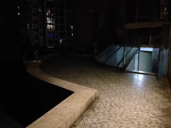 Ventana que da al bar