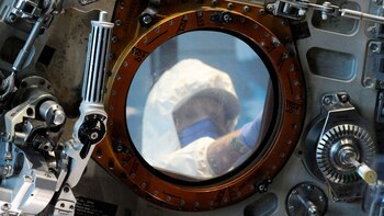 Las fotos de la limpieza de la cápsula del Apolo 16 antes de cumplir su 50 aniversario