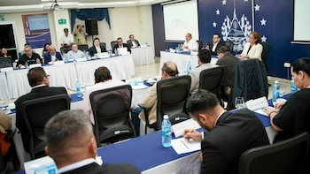 El Salvador inicia diálogo tripartito sobre jornadas laborales de 11 horas y 3 días de descanso