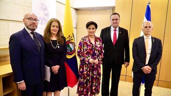 La canciller de Ecuador viajó
