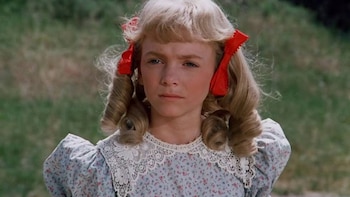 Alison Arngrim cuenta cómo ‘La Familia Ingalls’ la ayudó a salir de una infancia marcada por el abuso: “Estaba arruinada”