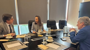 Vox ofrece a María Corina