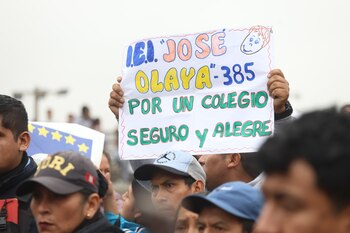 Padres protestan por la construcción