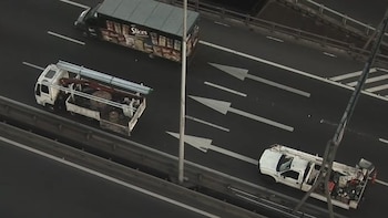 Tragedia en Flores: un choque en la Autopista 25 de Mayo provocó la caída de un cartel y mató a un policía