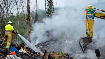 Alerta en Bahía Solano por incendio en basurero que lleva varios días: ya hay enfermos por humo y restricciones en el aeropuerto