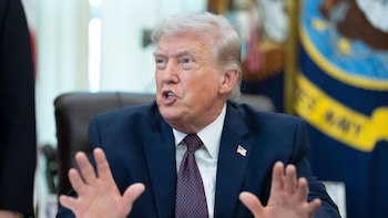 Trump afirma que está "más que considerando" la salida de EEUU de la OTAN