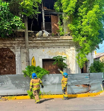 Autoridades realizan inspecciones en edificios para garantizar la seguridad de la población tras el sismo percibido en la región (Cortesía: Secretaría de Prensa).