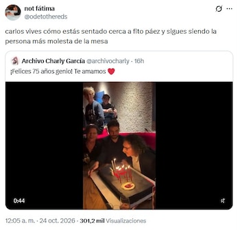 La presencia y comportamiento de Carlos Vives en el cumpleaños 75 de Charly García generó reacciones encontradas en la red - credito @odetothereds/X