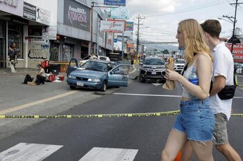Vecinos del sector expresaron su preocupación ante la violencia registrada y pidieron mayor vigilancia policial en la zona. REUTERS/Mayela López