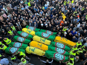 A pesar de la gran cantidad de bajas y las sensibles pérdidas en su liderazgo, "Hezbollah no está derrotada", según Saar. (REUTERS/Ali Hankir)