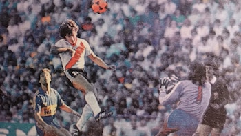 A 40 años de la tarde inolvidable del Beto Alonso en la Bombonera: quién se llevó la pelota naranja y la promesa de la vuelta olímpica