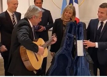 La guitarra que le regaló