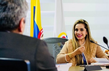 Jenny Lindo asume como Contralora