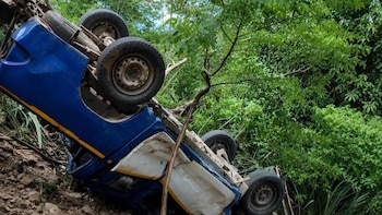 Siete agentes de la Policía Nacional Civil quedan graves tras caer una patrulla a un barranco en Guatemala